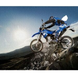 Motociclista en montaña